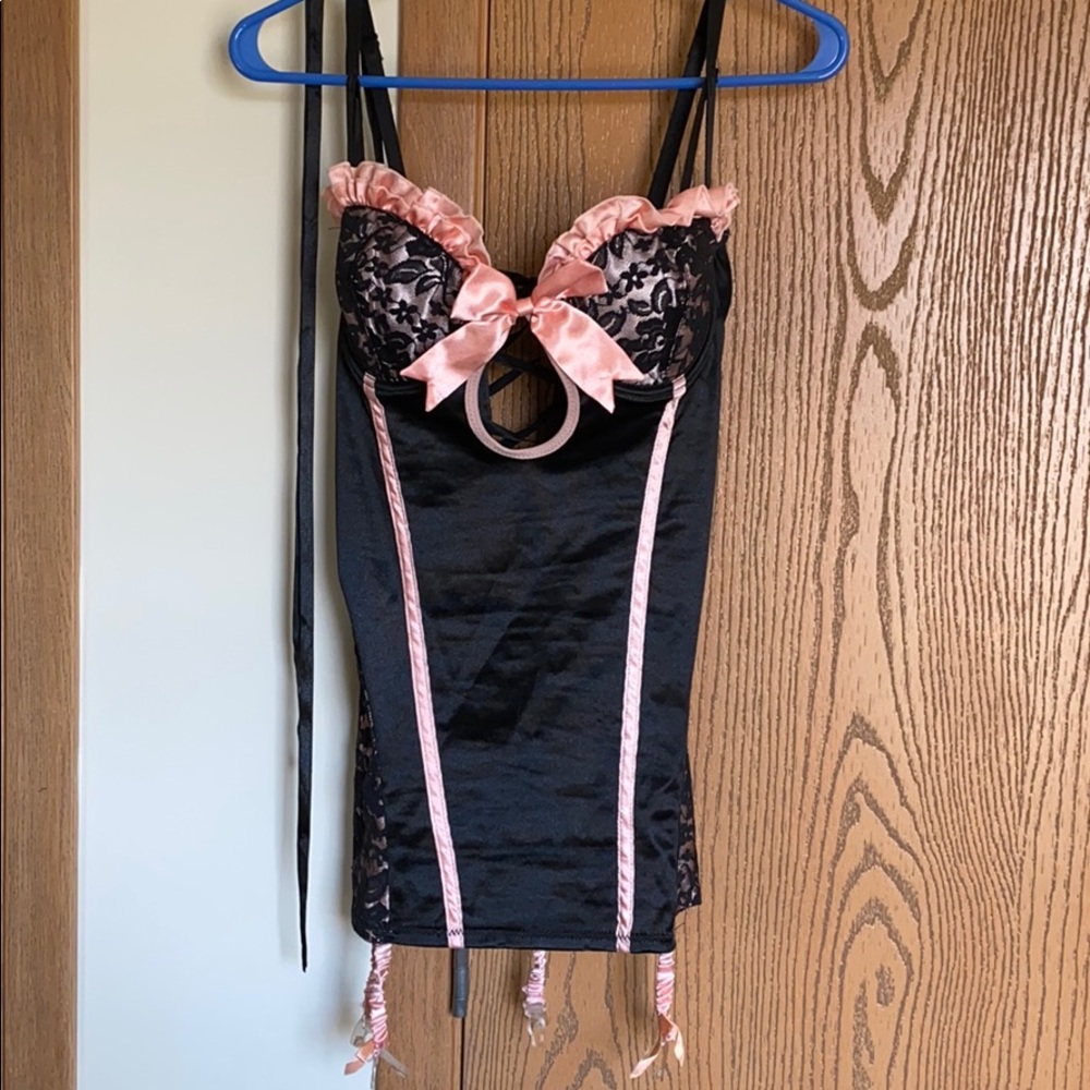 Frederick’sofHollywood Black/Pink Lace/SatinCorset